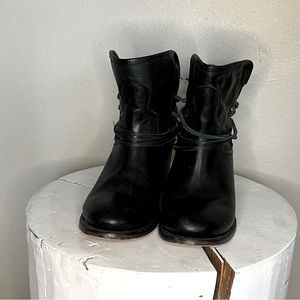 Freebird Casey pull-on booties in black leather in size 9